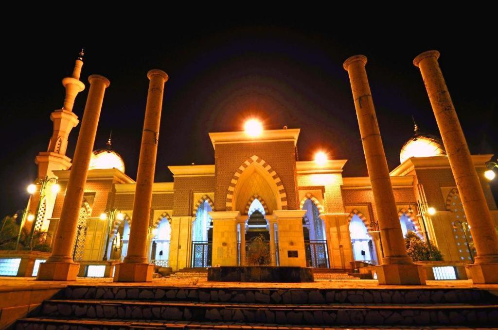 Agraha Andalas Hotel Macáçar Exterior foto